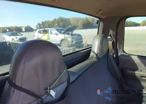 2002 Ford F-150 Xl/Xlt z USA, uszkodzony, nr VIN 1FTRF17212NA27698